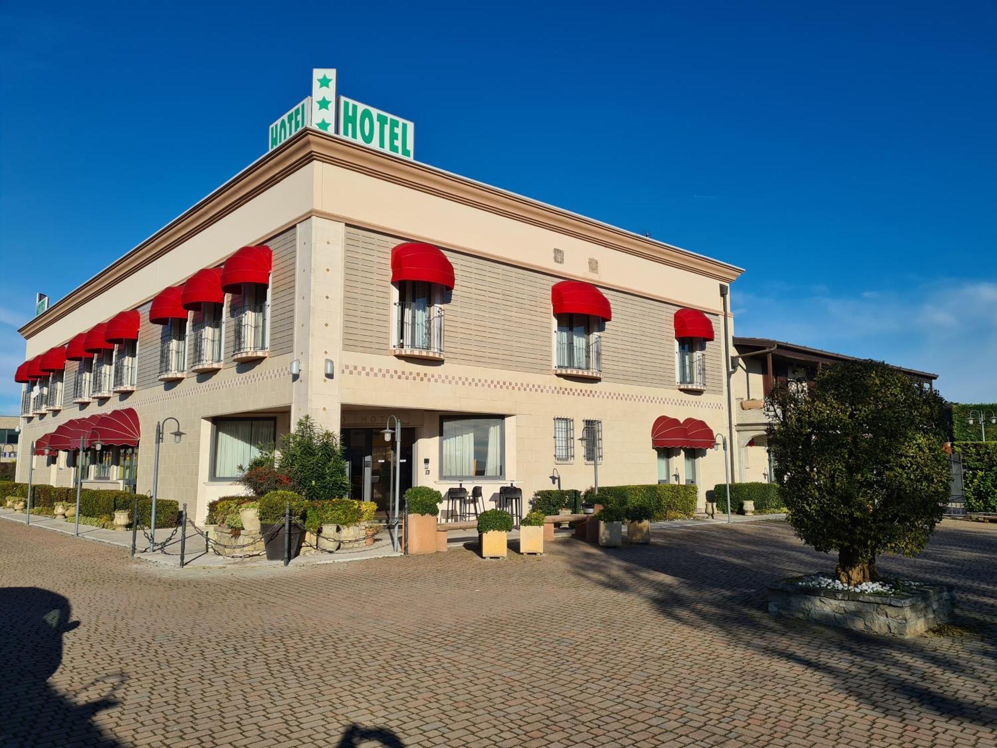 Hotel Lenotel Exteriér fotografie