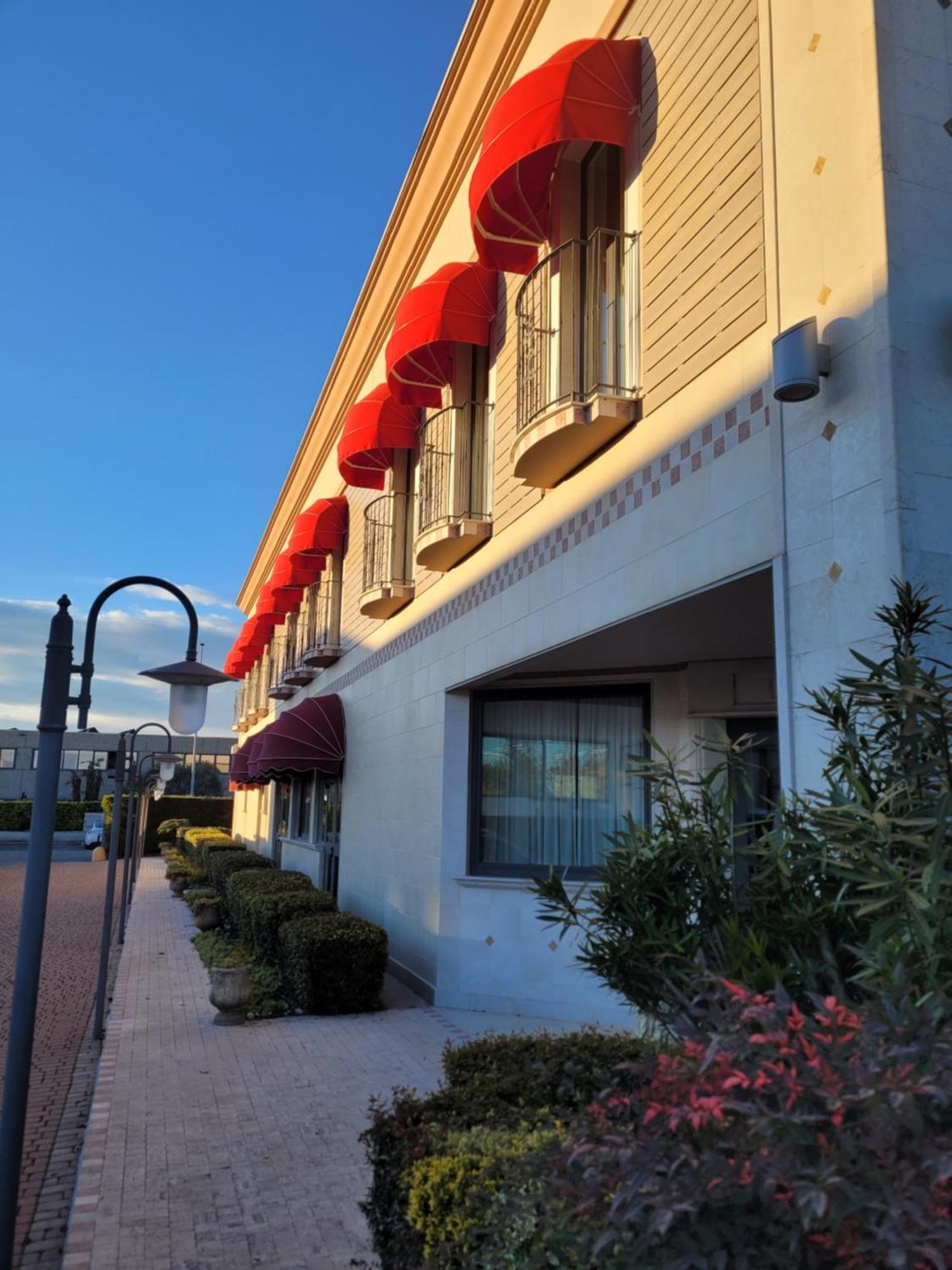 Hotel Lenotel Exteriér fotografie