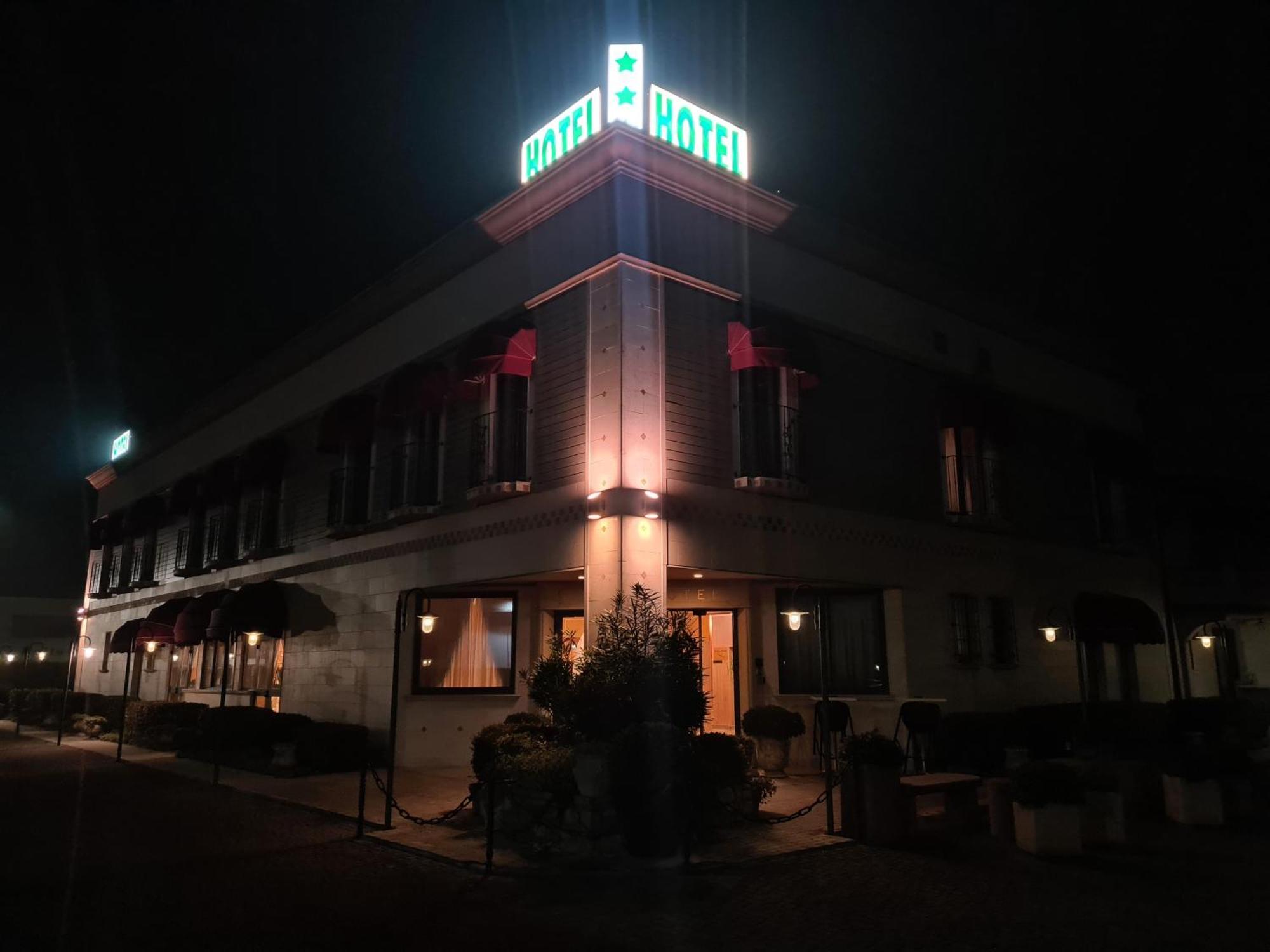 Hotel Lenotel Exteriér fotografie