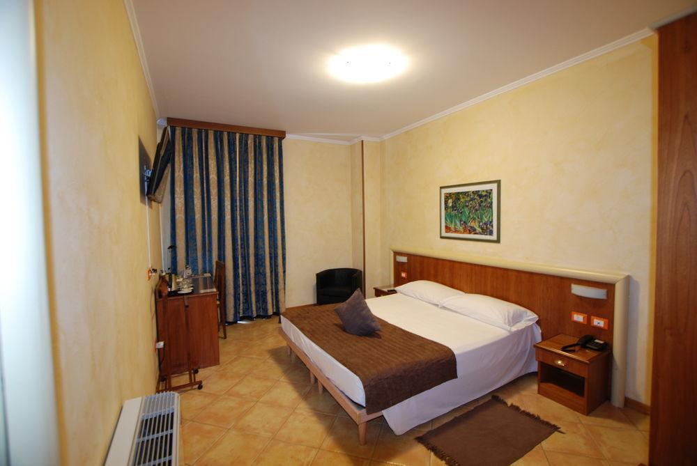 Hotel Lenotel Exteriér fotografie